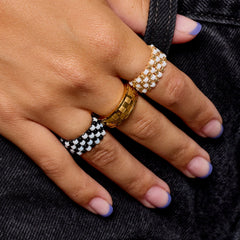 Checkerboard Bead Stretch Ring